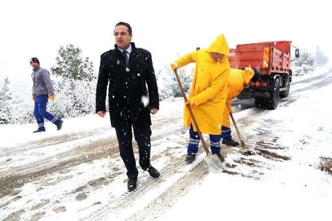 İzmir’de Kar Bastırdı