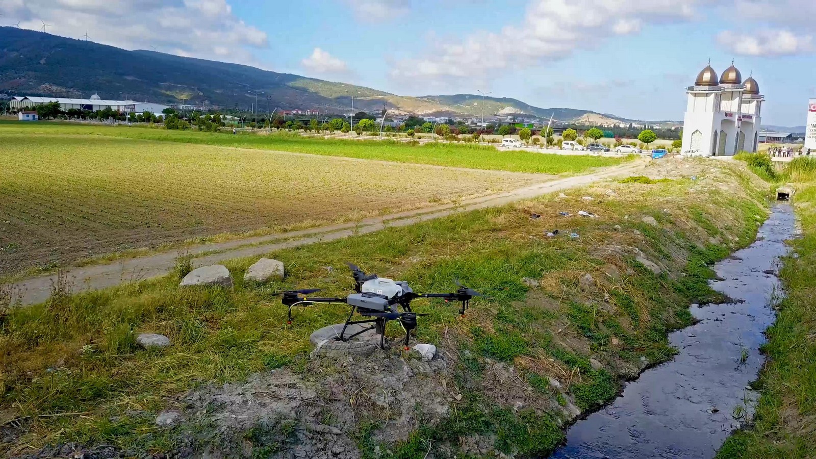 Kınık Belediyesi Drone İle İlaçlama Çalışması Başlattı