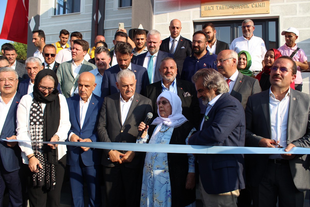 Binali Yıldırım ve Bakan Kirişci'den Aliağa'da cami açılışı