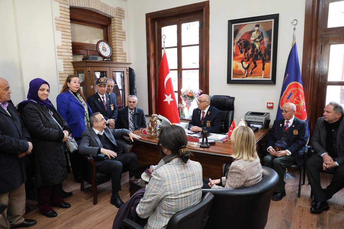 AK Parti İzmir, 30 ilçede eş zamanlı sahada