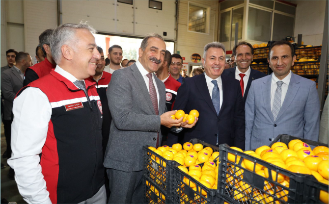 Satsuma mandalina yüklü TIR’lar ihracata yolcu edildi