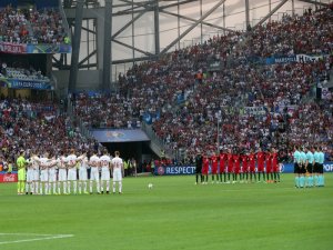 EURO 2016'da Türkiye İçin Saygı Duruşu