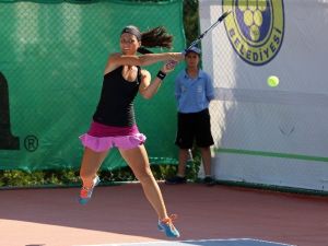 Uluslararası Tenis Turnuvası Nefesleri Kesti