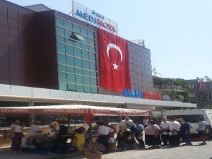 Özel Medinova Hastanesi Demokrasi Şehitleri İçin Lokma Döktürdü