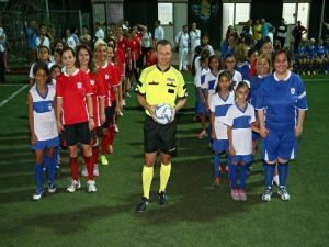 İzmir’in Kadınları Şampiyona Destek İçin Sahaya Çıktı