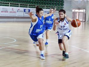 Bornova Beckerspor: 72 - Anadolu Üniversitesi: 53