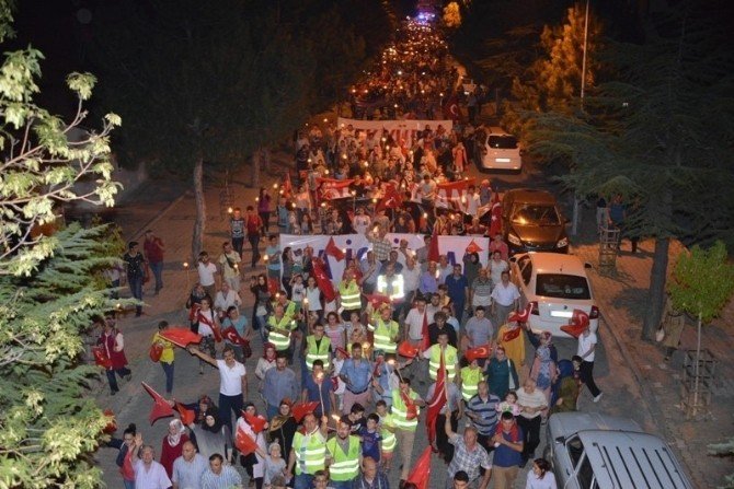 Gediz’de ‘Demokrasi Ve Milli İrade Yürüyüşü’ Düzenlendi