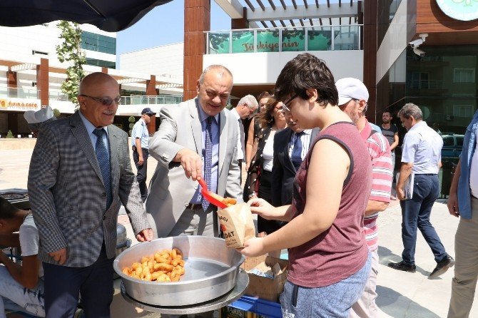 Başkan Ergün Vatandaşa Lokma Dağıttı