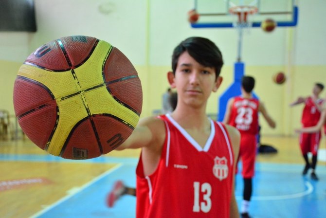 Geleceğin Basketçileri Torbalı’da Yetişiyor