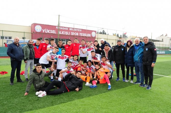 Manisa Spor Lisesi Yarı Finale Yükseldi