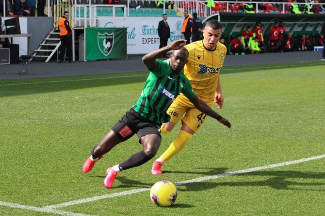 Süper Lig: Denizlispor: 1 - Yeni Malatyaspor: 0 (İlk Yarı)