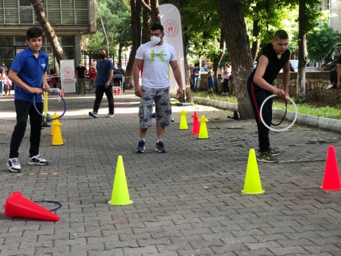 Manisa’nın 3 İlçesinde Çocuklar Spor Parkurunda Eğlendi