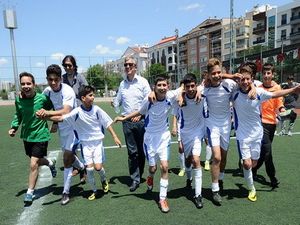 Karşıyakalı Öğrenciler Sahaya İndi