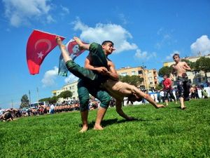 Pehlivanlar Aliağa'da Er Meydanına İndi